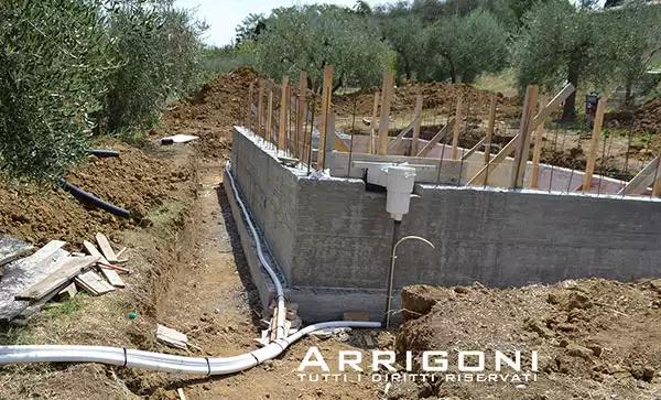 Piscina con pareti in cemento armato