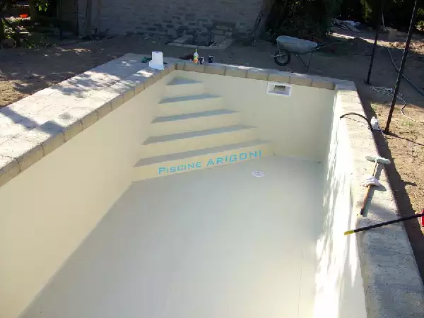 Piscina con liner appena posato