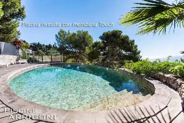 Piscina rivestita con membrana Touch