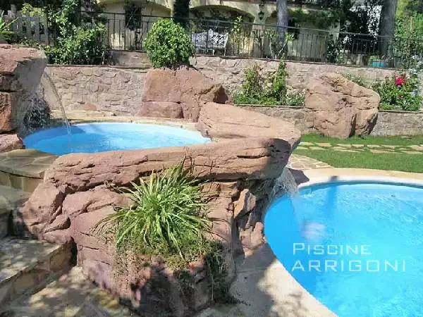 Cascata da idromassaggio su piscina