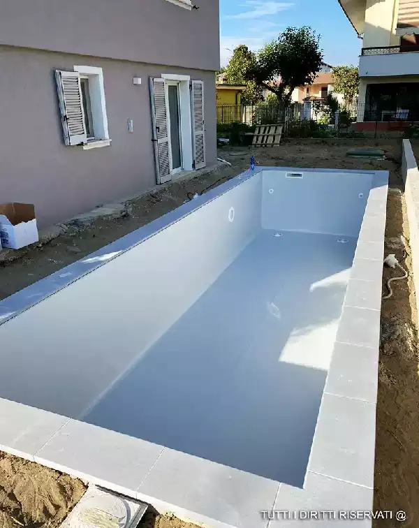 Piscina con rivestimento telo in  PVC grigio