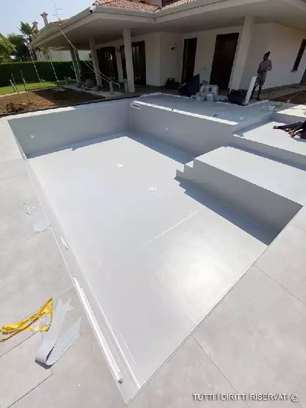 Rivestimento piscina in  PVC grigio